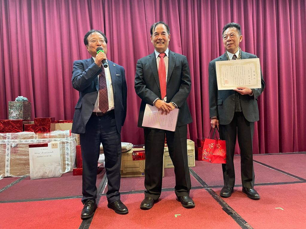 日本NITTA常務董事暨GATES UNITTA.副社長萩原HAGIWARA（左起）、日本NITTA社長石切山靖順、迪ㄧ台中公司總經理鄭良安合影。圖／李水蓮